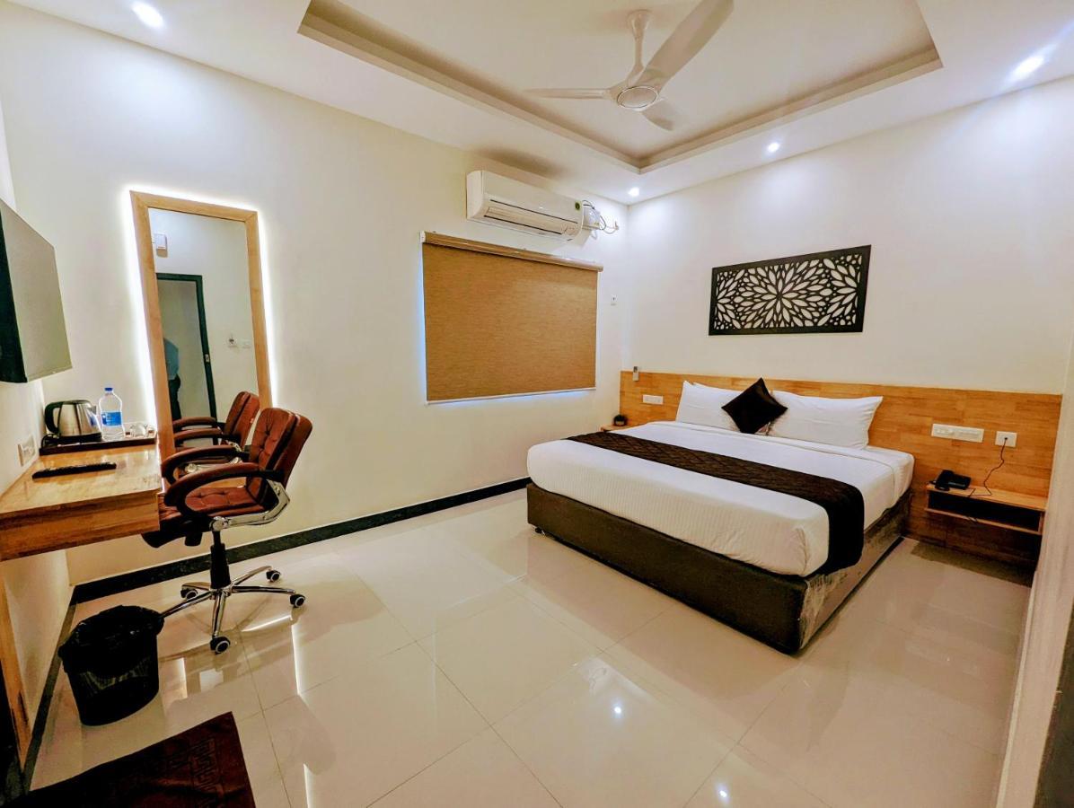 Hotel Tpc Camphor Tiruchirappalli Esterno foto