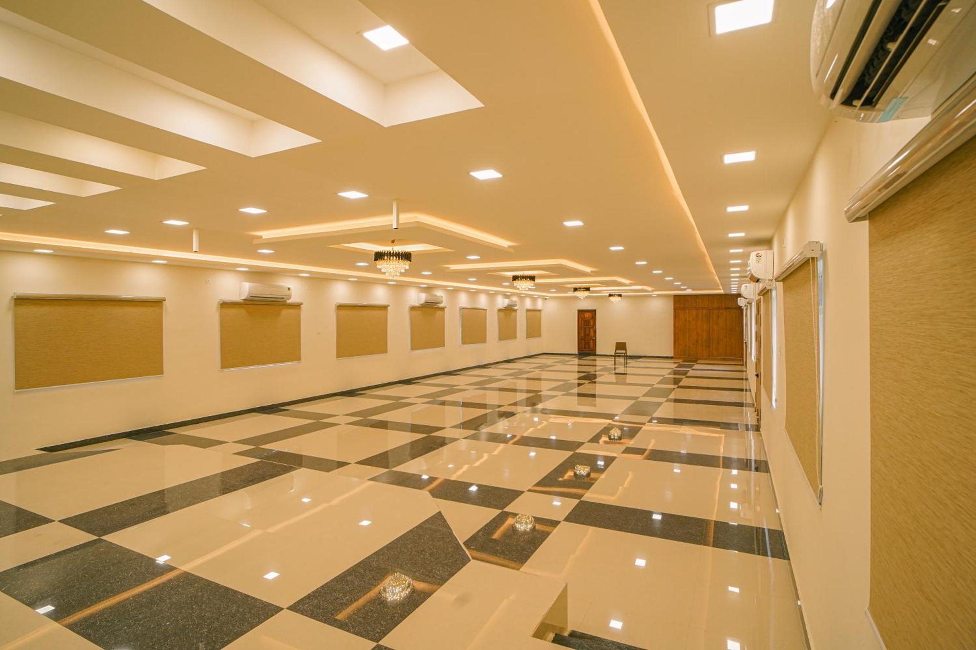 Hotel Tpc Camphor Tiruchirappalli Esterno foto