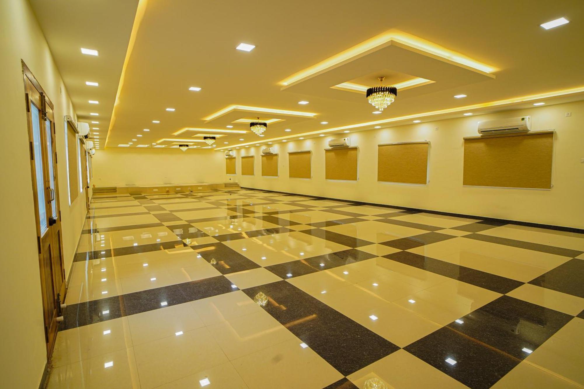 Hotel Tpc Camphor Tiruchirappalli Esterno foto