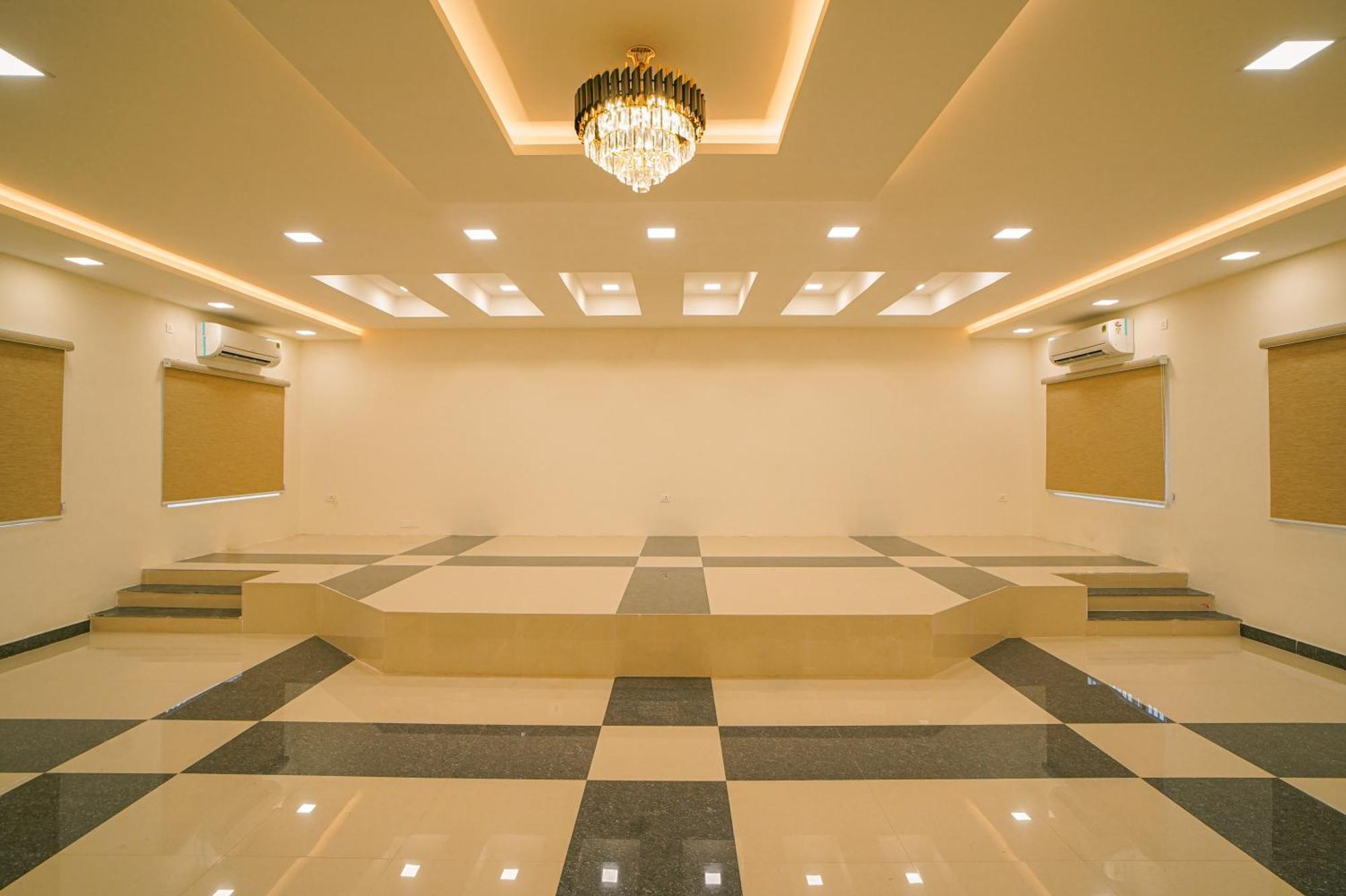 Hotel Tpc Camphor Tiruchirappalli Esterno foto